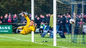 米兰晒弗拉米尼老照片引球迷回忆（配图示意）